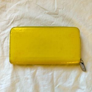 Special Edition LOUIS VUITTON
2013 Damier Infini Zippy Wallet Neon Yellow